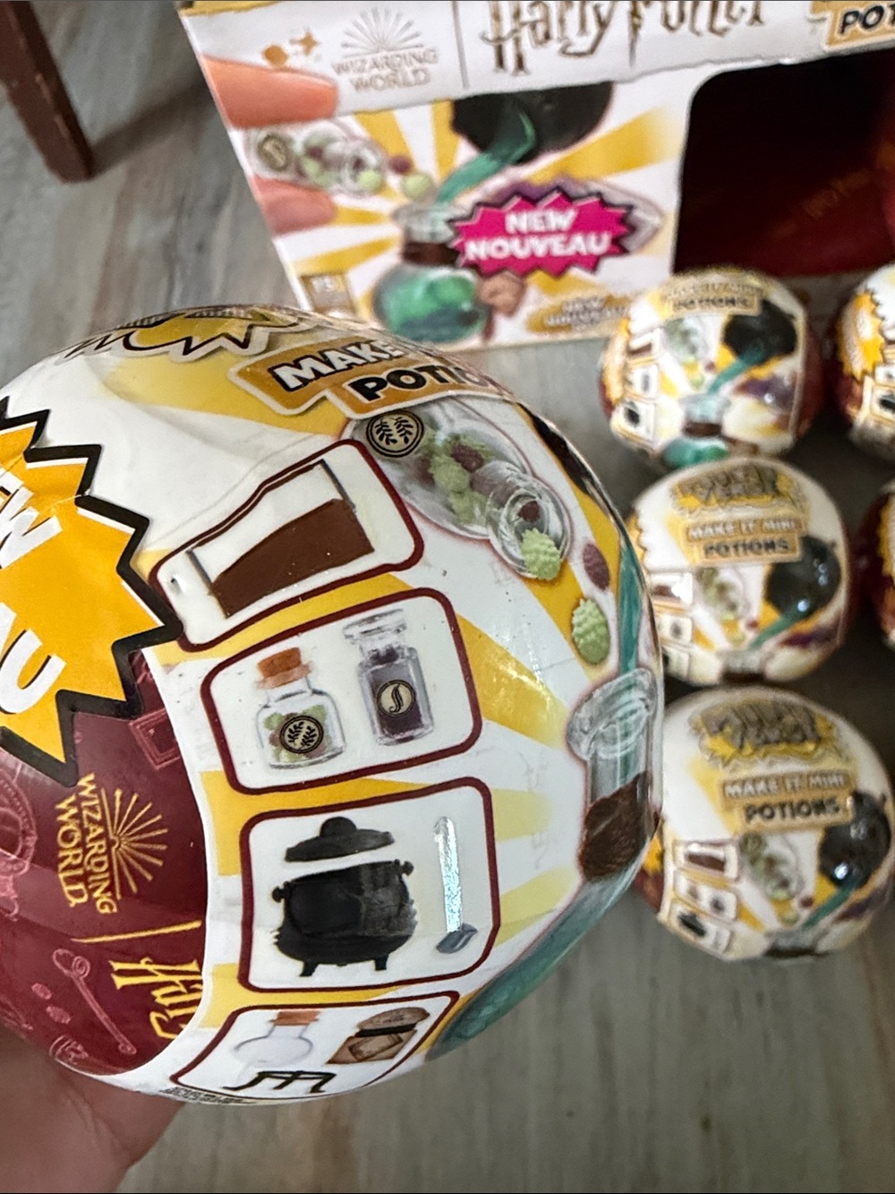 New Harry Potter mini verse display and 12 capsules - Picture 3 of 13
